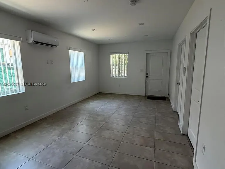 2333 SW 58th Ave #1 — Photo 3