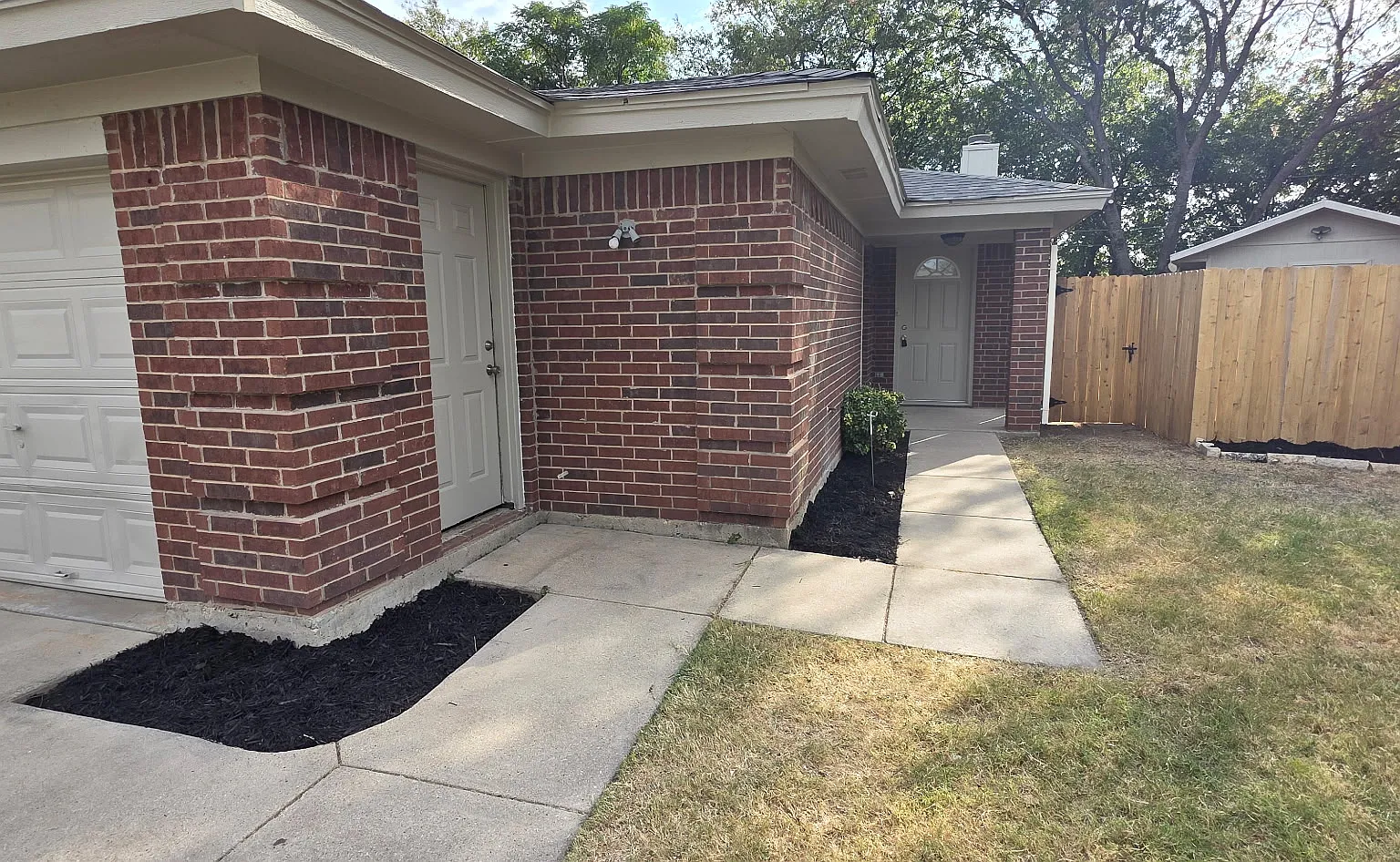 3 bed, 1016 sqft, $1,600 — Photo 1