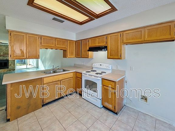 2nd image of 5556 Bennington Dr