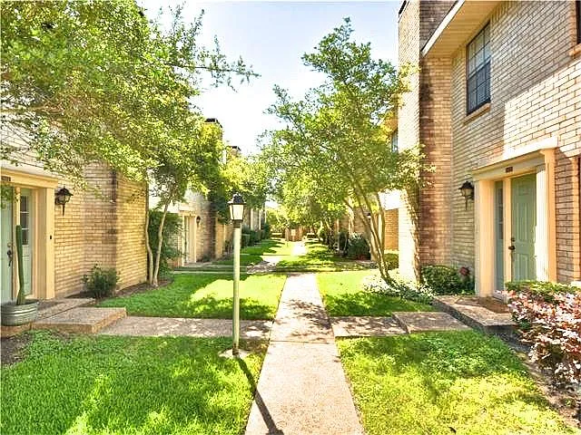 8400 Jamestown Dr #310 — Photo 4