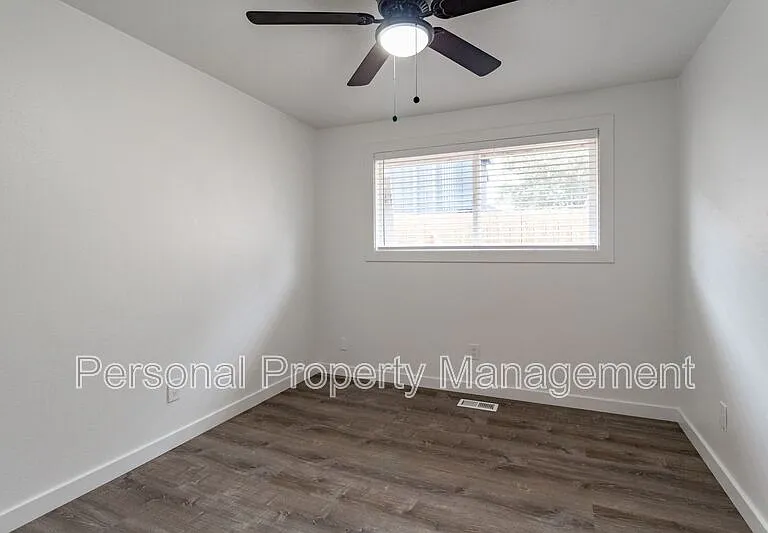 4325 E 17th St #7 — Photo 10
