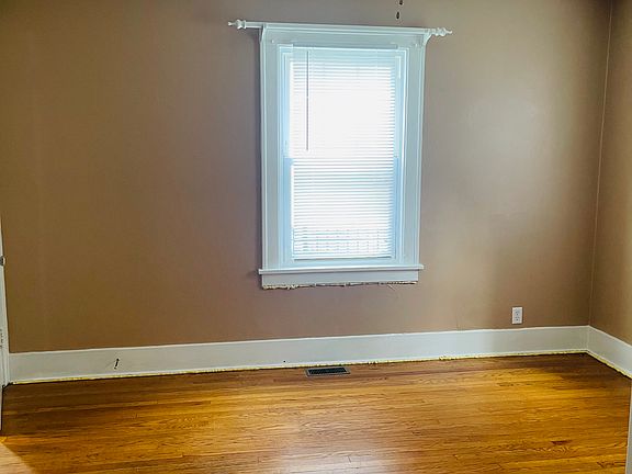 Each bedrooom has 2 closets