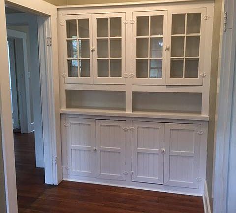 Butler's pantry/dining nook or office space