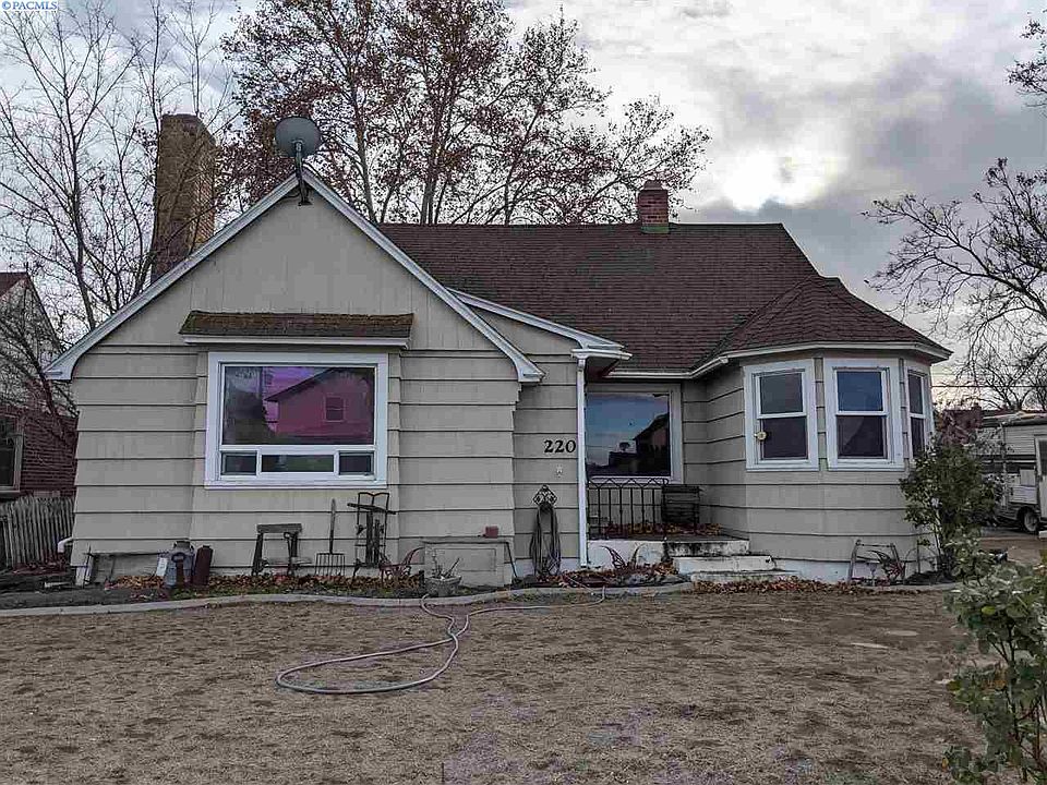 1st image of 220 E 1st Ave