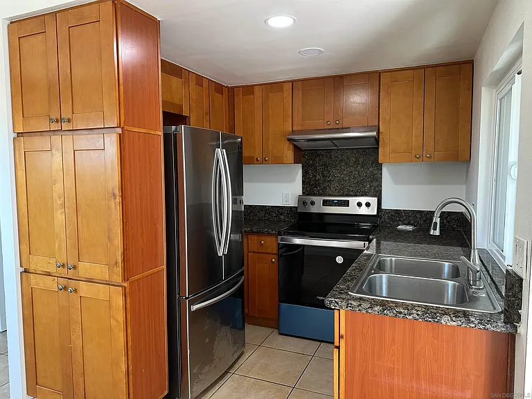 1450 Melrose Ave #103 — Photo 14