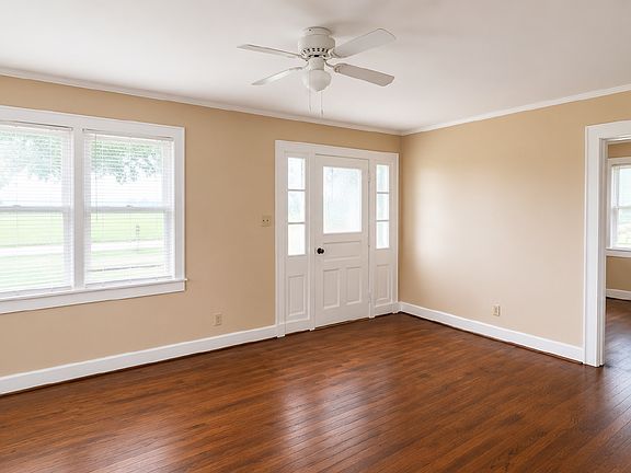 3rd image of 897 Sidonia Rd