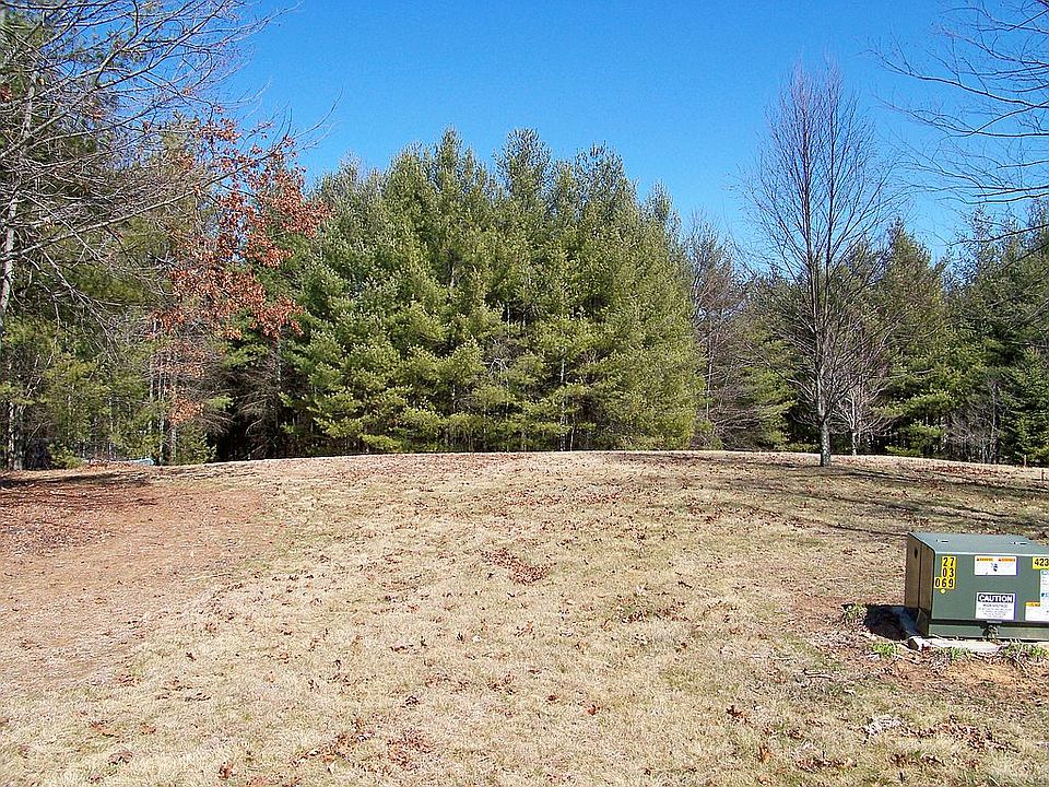 1st image of Laurel Oak Ct
