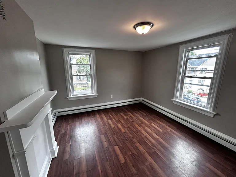 1674 Lonsdale Ave #2 — Photo 5