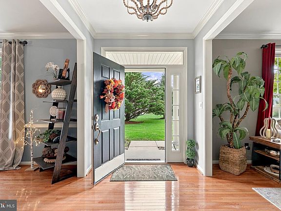 3rd image of 110 Country Ln