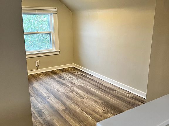 3rd image of 3860 Oakes St SW #2