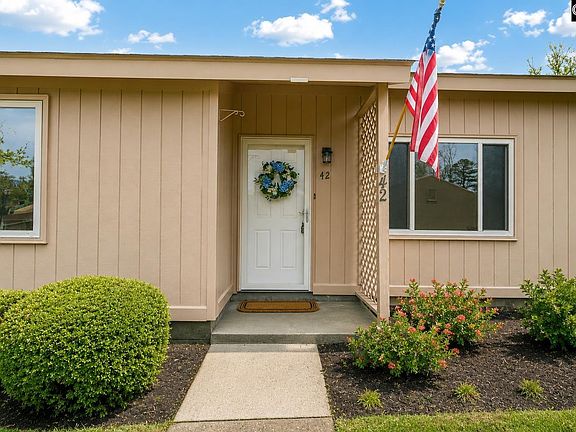 2nd image of 42 Boardwalk Ln