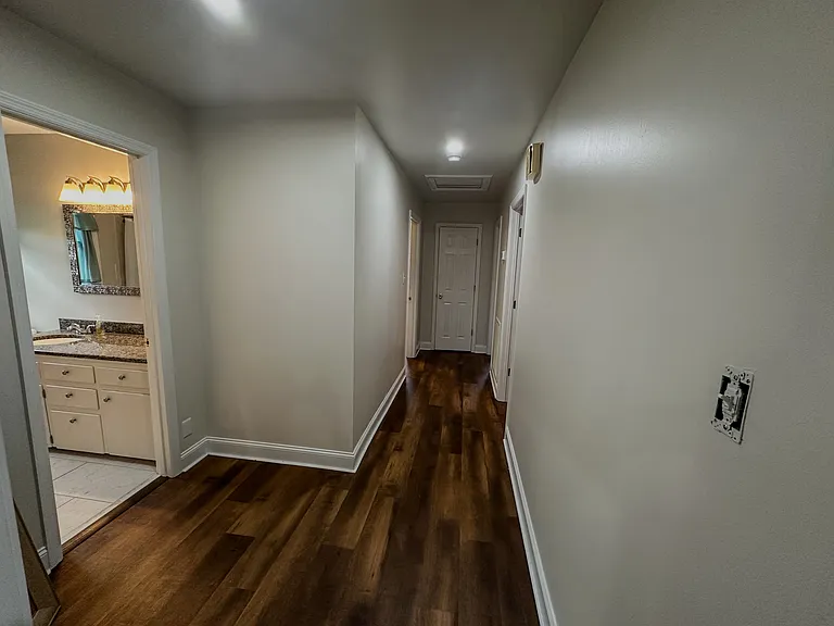 10310 Picadilly Ln SW — Photo 3
