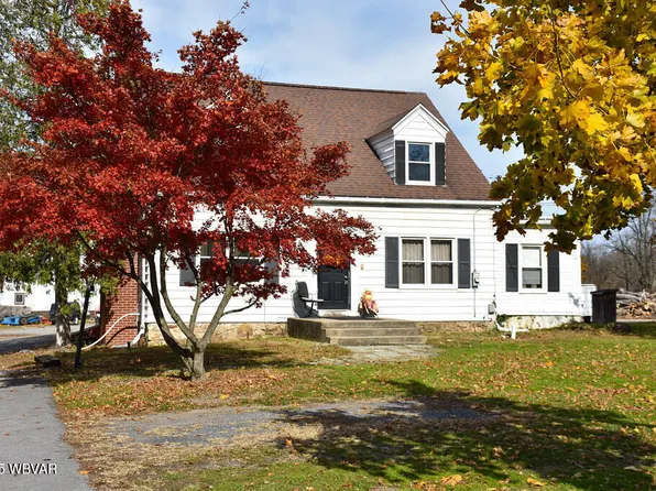 121 Country Club Ln, Mill Hall, PA 17751