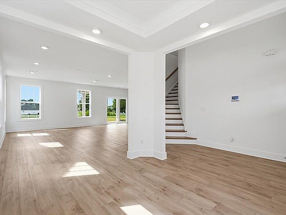 5th image of 714 Rodin Rd