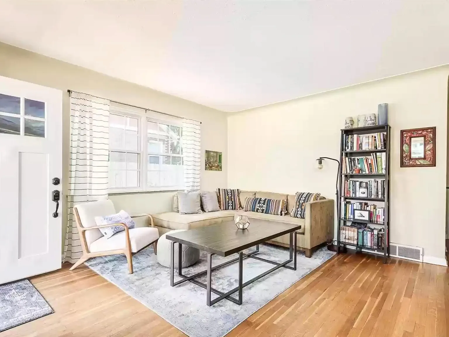 2 bed, 920 sqft, $2,550 — Photo 3