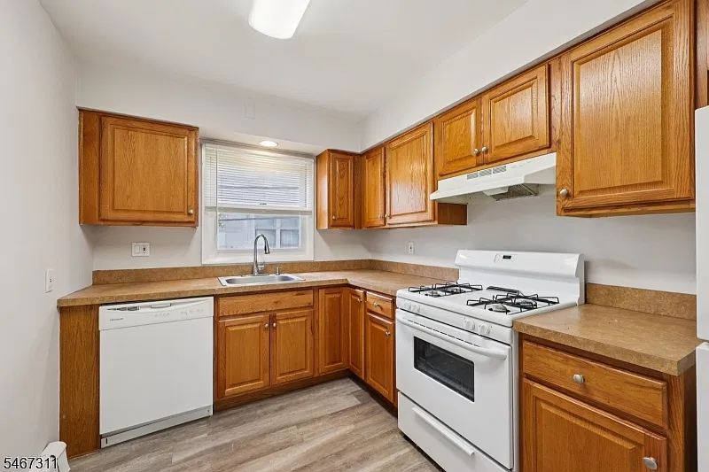 2 bed, 1.0 bath, 900 sqft, $2,600 — Photo 2