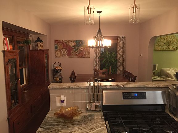 5th image of 1537 Larchmont Ave