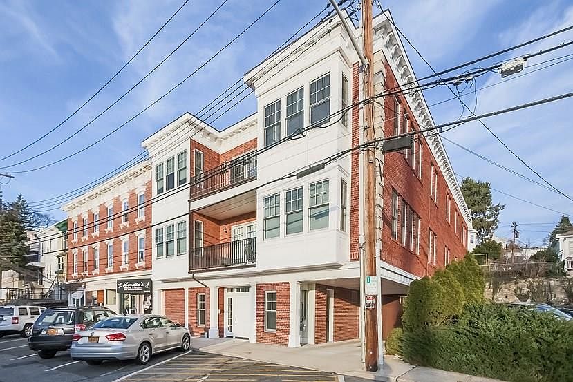 1st image of 12 N Astor Street