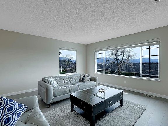 5th image of 1140 Castle Cres #208