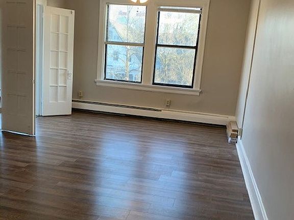 4th image of 917 Dana Ave