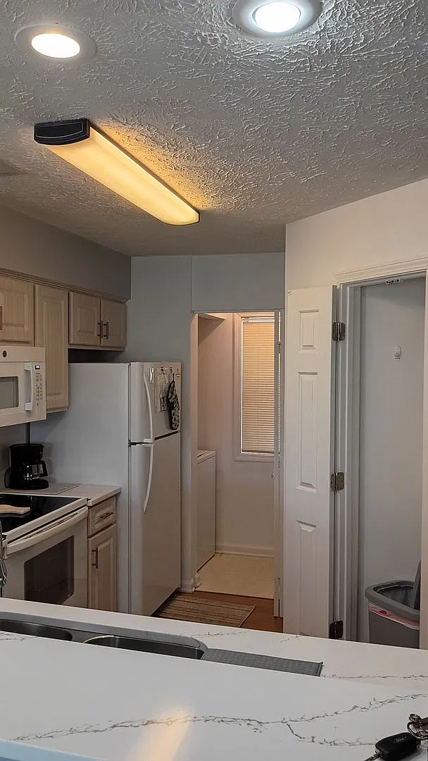River Oaks Condos — Photo 3