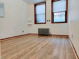 25-60 42nd St #1R, Astoria, NY 11103