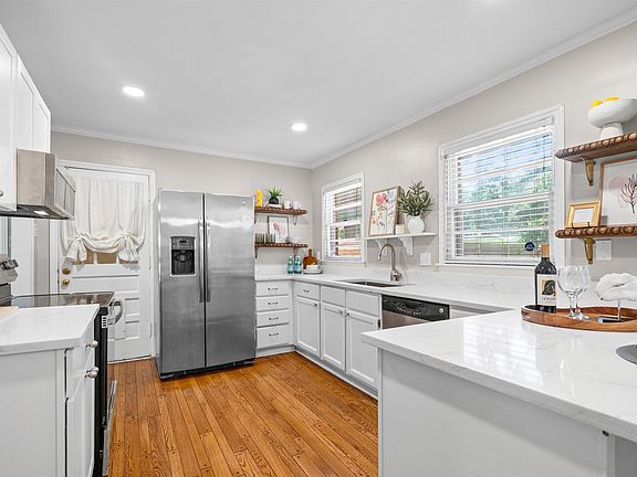 3rd image of 4599 Helene Rd
