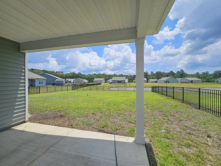 423 Castillo Dr — Photo 32