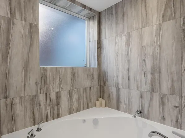 2107 Avenue N image 42 of 58