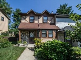 9 Village Ln, Woodbury, NY 11797