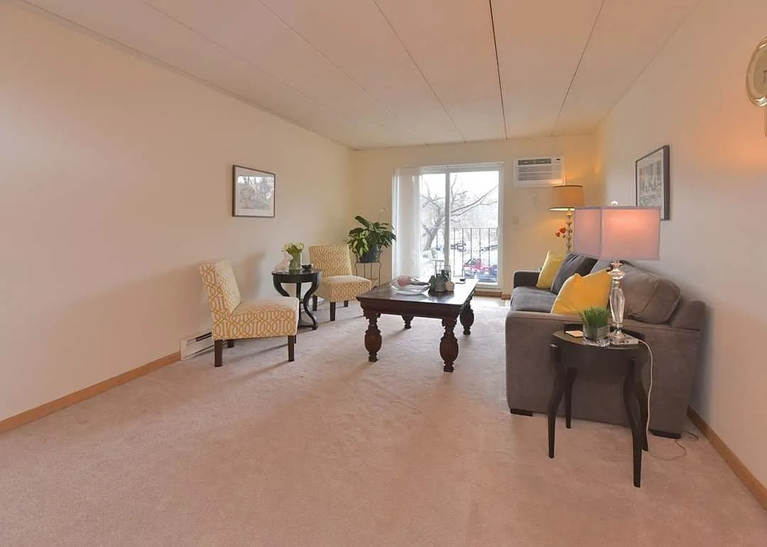 2 bed, 1092 sqft, $2,300 — Photo 2
