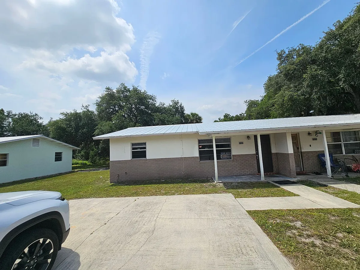Building Photo - 2031 Hugo Rd
