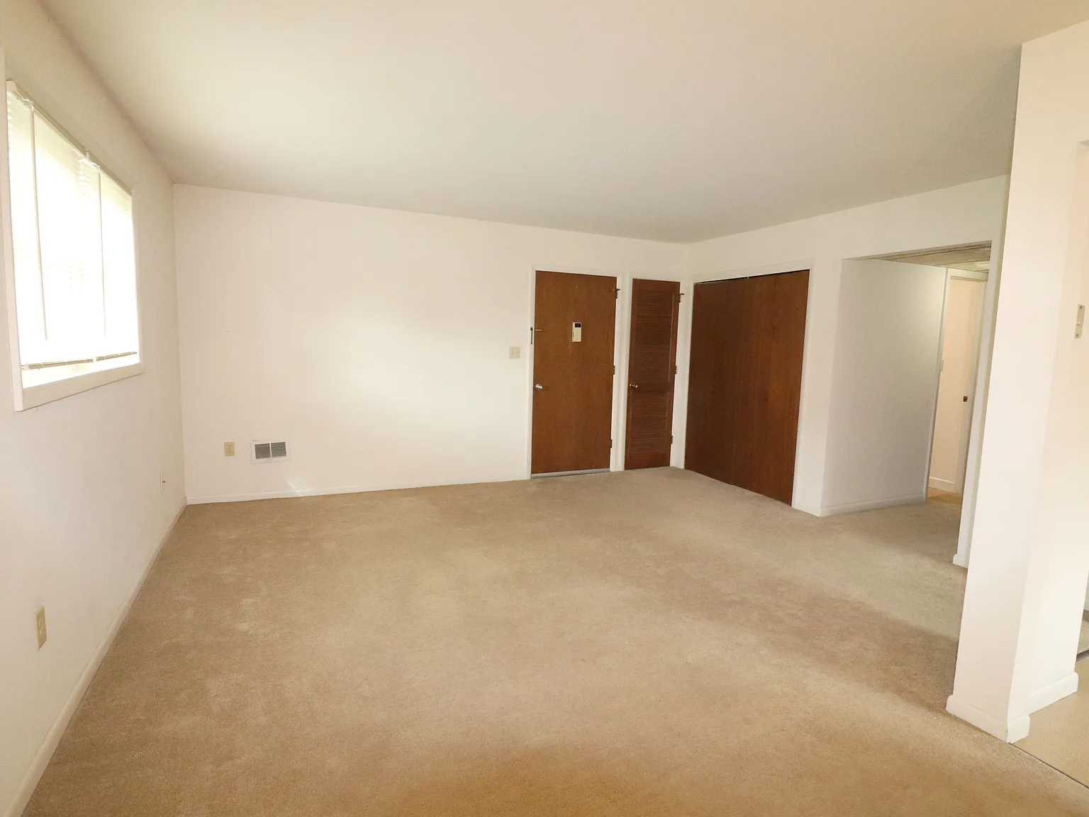 2 bed, 2100 sqft, $1,275 — Photo 2