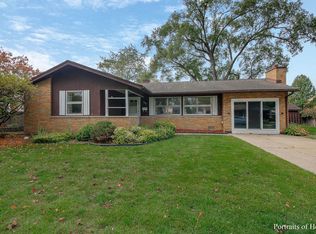 686 Middlebury Ln, Elk Grove Village, IL 60007