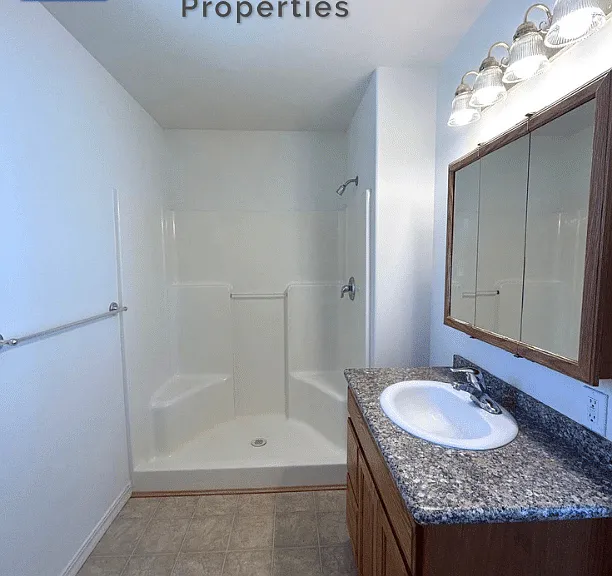 465 Taft — Photo 34