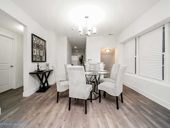 5th image of 10412 S Emerald Ave
