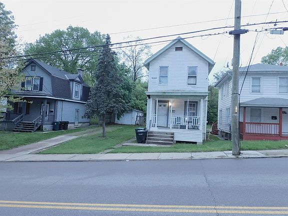2nd image of 1121 Grand Ave