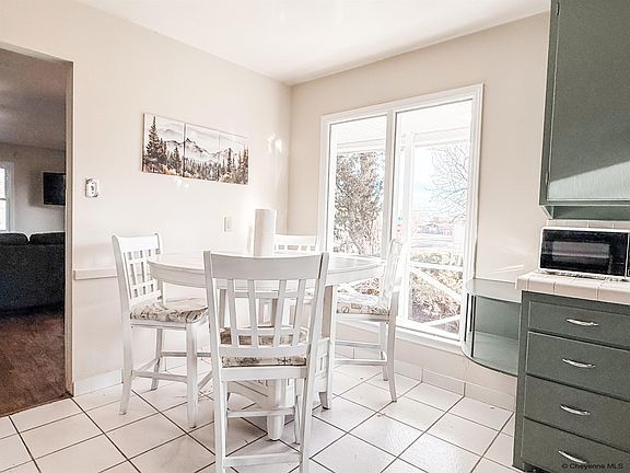 5th image of 2985 Henderson Dr