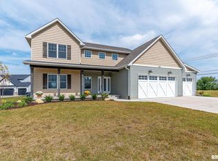 102 W Torrey Pines Dr, Eldridge, IA 52748