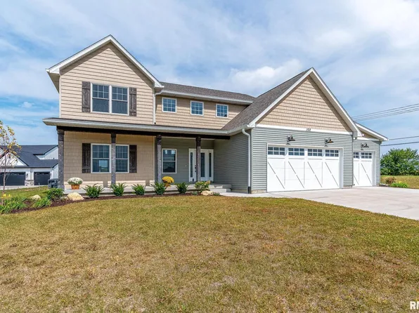 102 W Torrey Pines Dr, Eldridge, IA 52748