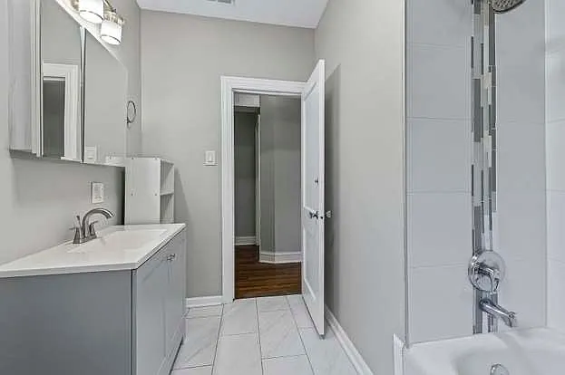 7830-32 S Luella Ave #3N — Photo 6