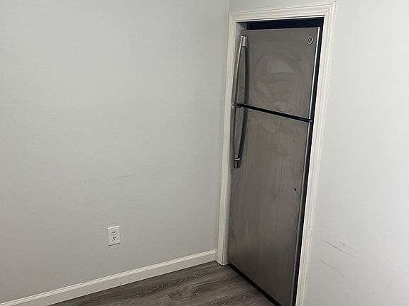 4th image of 1518 High School Dr