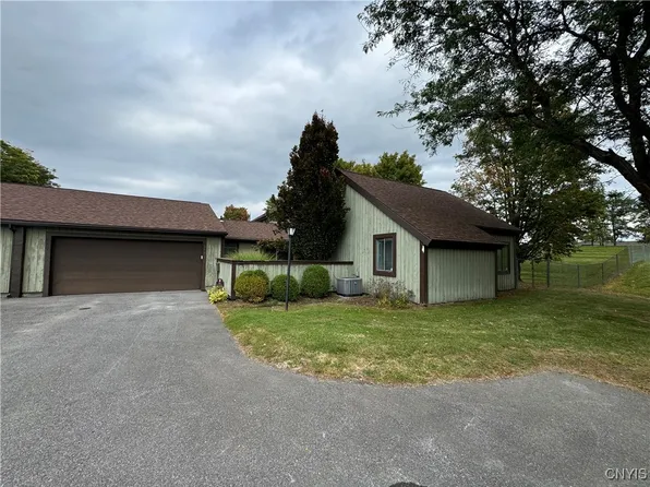 593 Village Blvd N, Baldwinsville, NY 13027