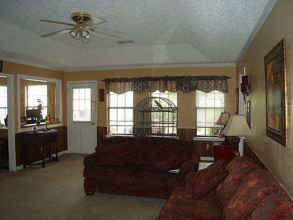 5th image of 641 White Oak Dr