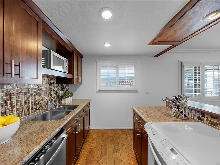 644 Manhattan Beach Blvd #10 — Photo 6