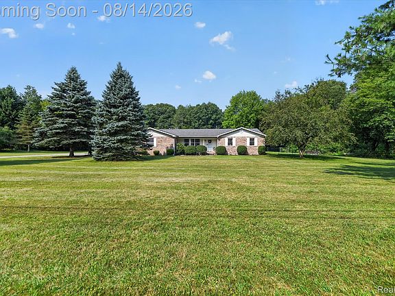 3rd image of 2364 Northwood Pl