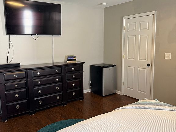 4th image of 3555 Burkland Dr Unit 1