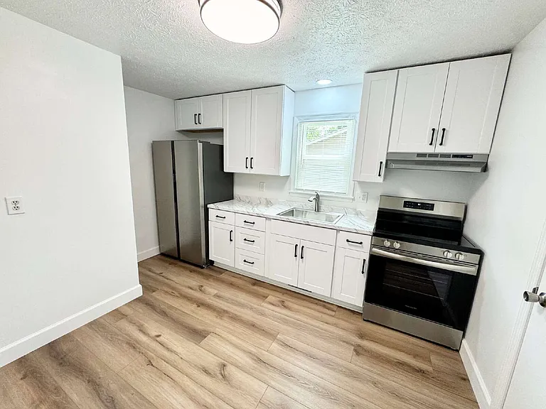 104 Caron Ln — Photo 2