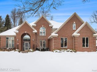 1073 Winding Way Ct, Milford, MI