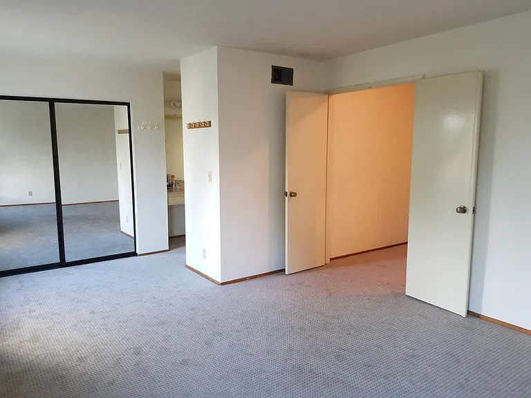 6385 Vicanna Dr — Photo 16